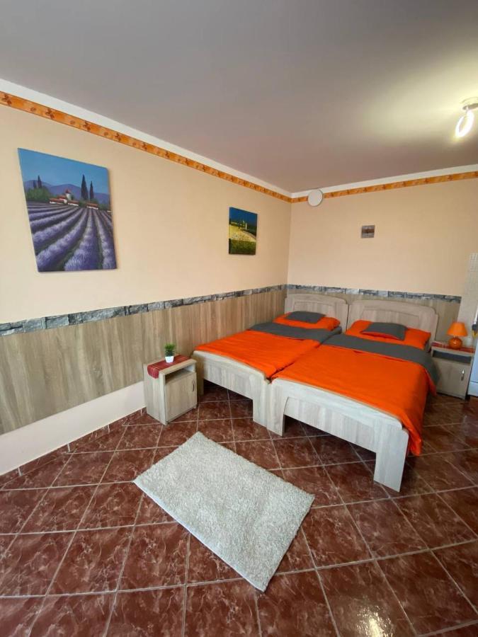 Hajnal Apartman Hajdúszoboszló Eksteriør billede