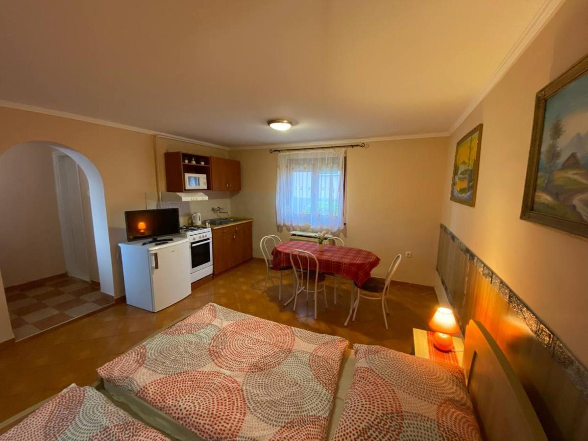 Hajnal Apartman Hajdúszoboszló Eksteriør billede